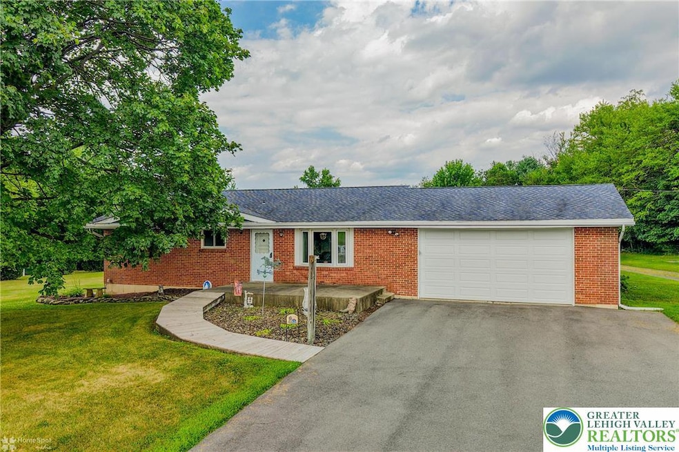 910 Bushkill Center Rd, Nazareth, PA 18064 - photo 1