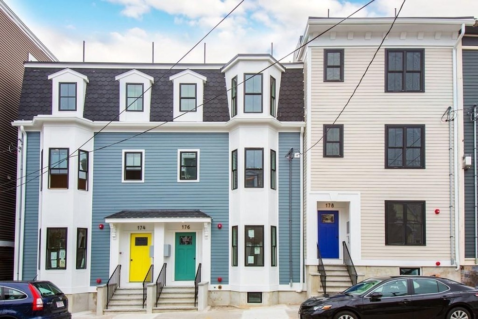 176 W Seventh St unit 1, Boston, MA 02127 - photo 1