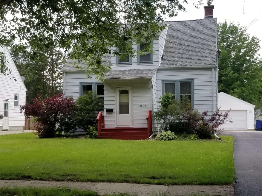 1812 W 7th St, Waterloo, IA 50702 - photo 1