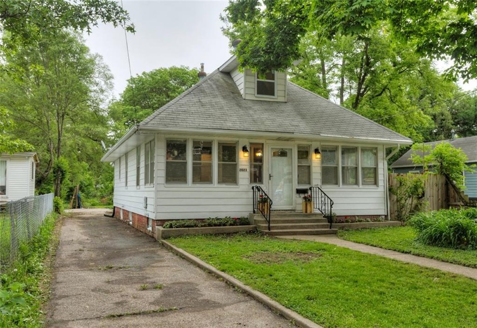 2023 SE 6th Street - front view