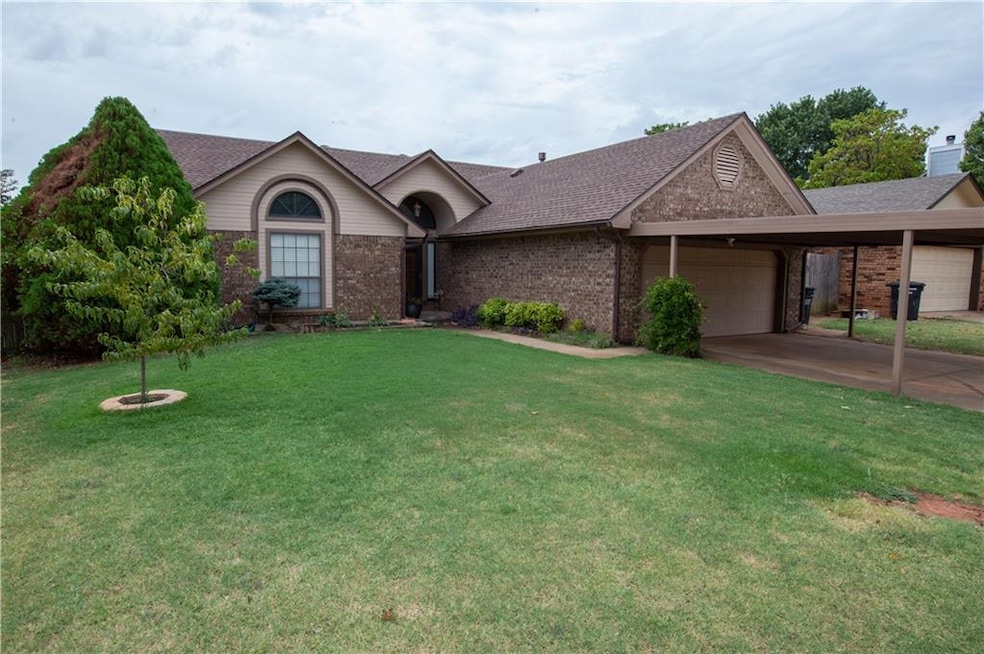 2208 NE 10th St, Moore, OK 73160 - photo 1