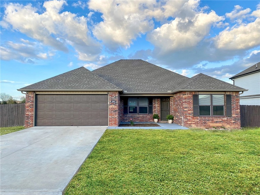 1002 Macy Ln, Elkins, AR 72727 - photo 1