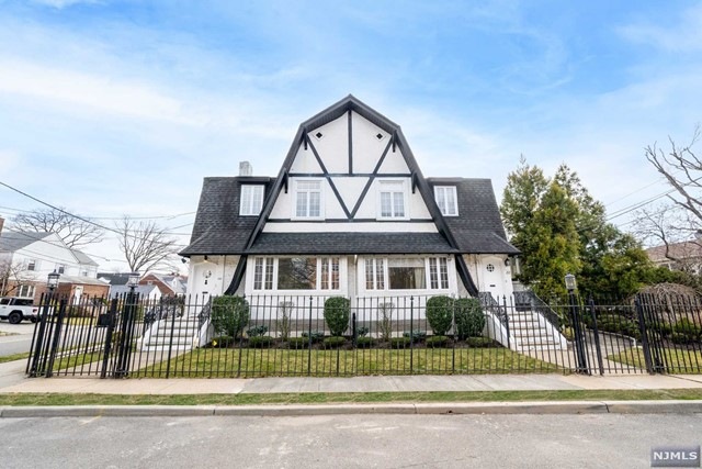 150 Mcelroy Ave, Fort Lee, NJ 07024 - photo 1