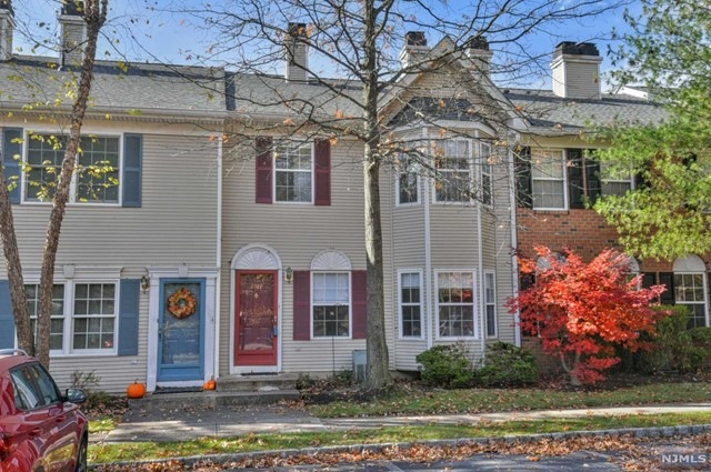 2417 Stanhope Ct, Mahwah, NJ 07430 - photo 1