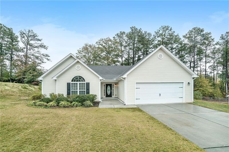 541 Embassy Walk, Winder, GA 30680 - photo 1