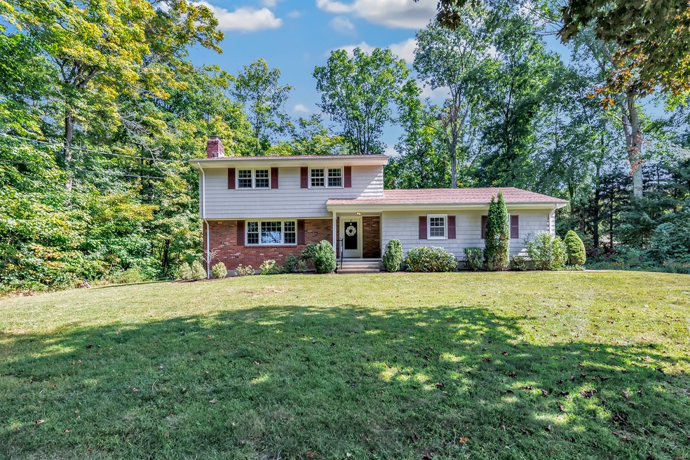Lovely Colonial in the desirable Humtighton neighb