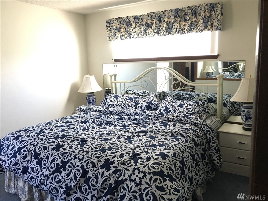 8910 5th Ave W, Everett, WA 98204 - photo 1