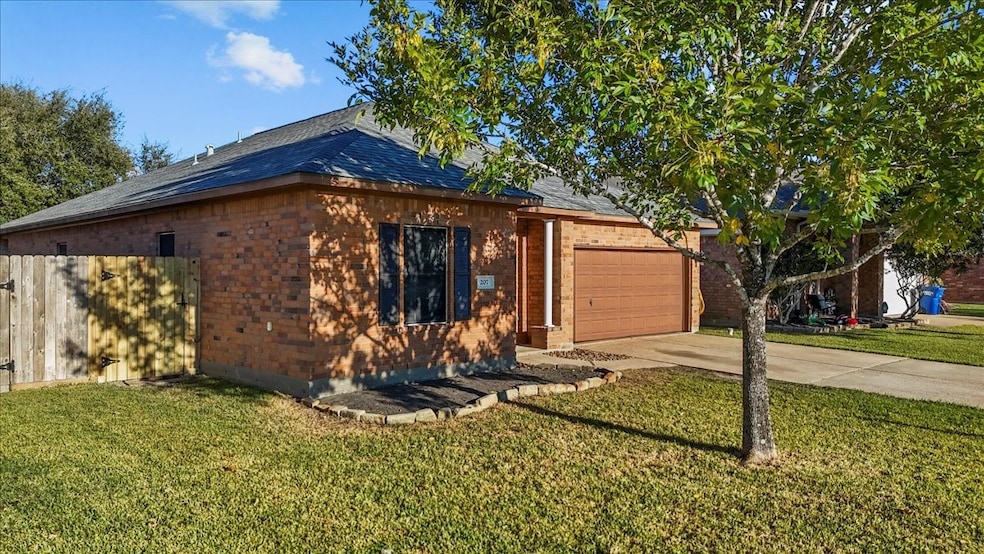 207 Range Ln, Baytown, TX 77523 - photo 1