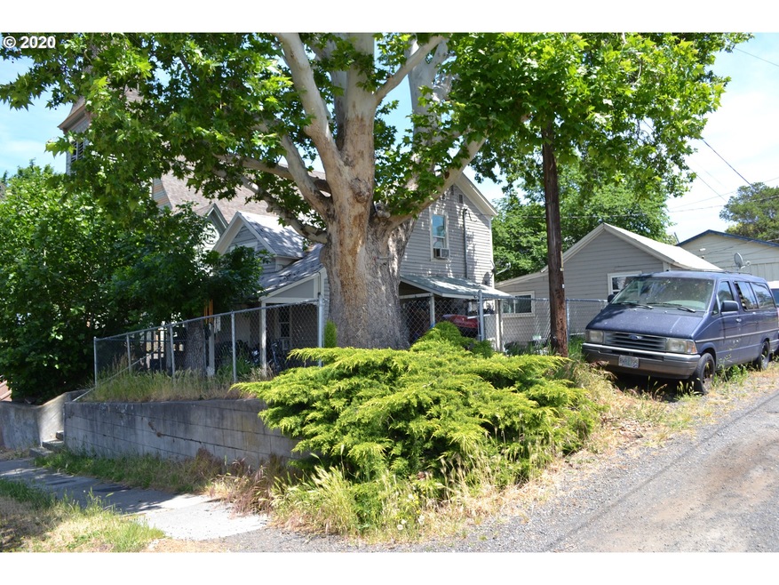 806 Union St, the Dalles, OR 97058 - photo 1