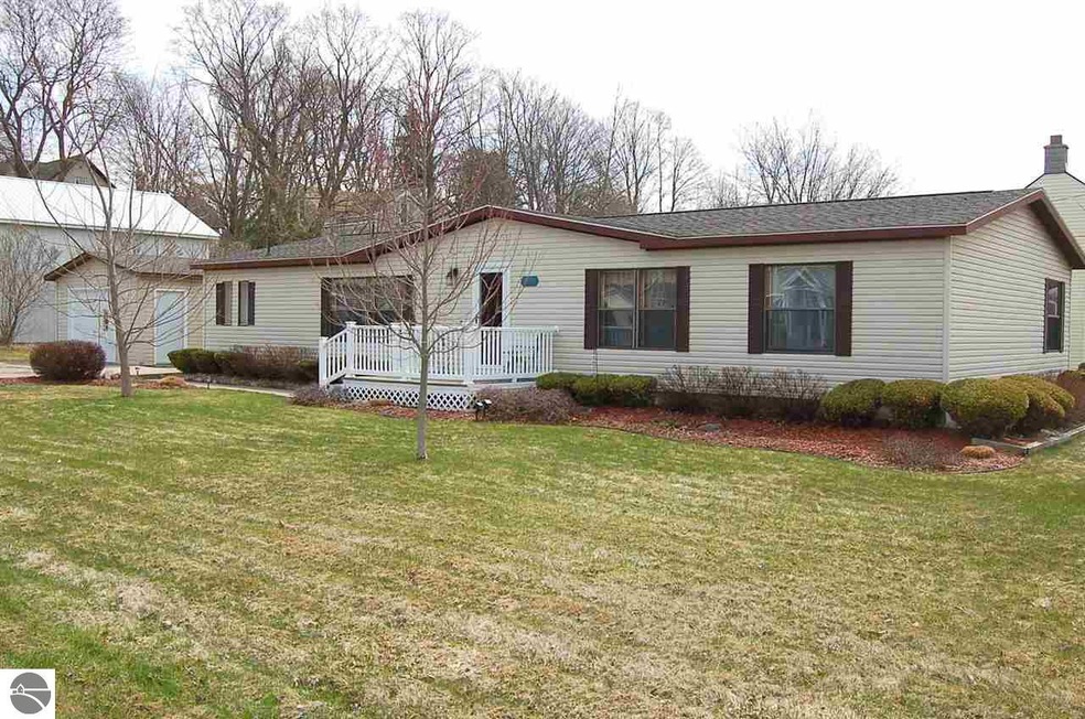 204 E 2nd St, Elk Rapids, MI 49629 - photo 1