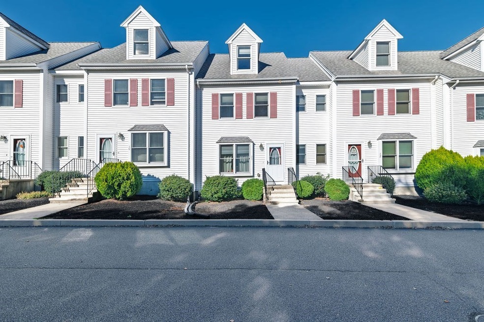 955 Pleasant St unit 11, East Weymouth, MA 02189 - photo 1