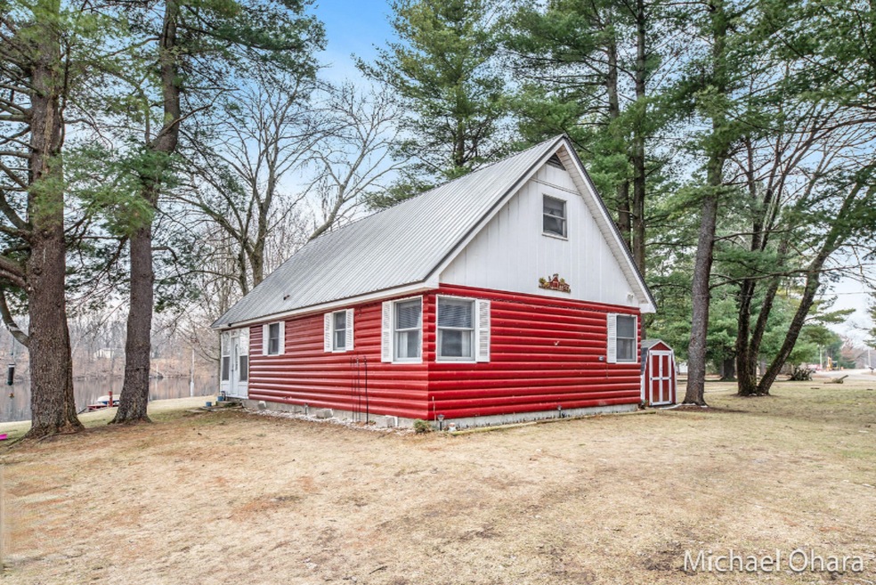 1556EJamesSt-30