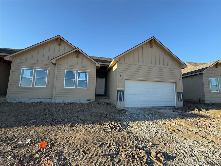 1212 SE Windbreak Dr, Lee's Summit, MO 64081 - photo 1