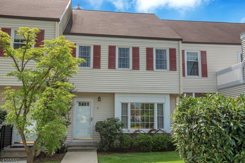 16 Pembroke Dr, Mendham, NJ 07945 - photo 1