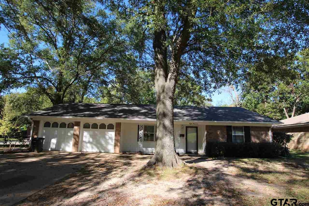 800 Rhodes Dr, Tyler, TX 75701 - photo 1