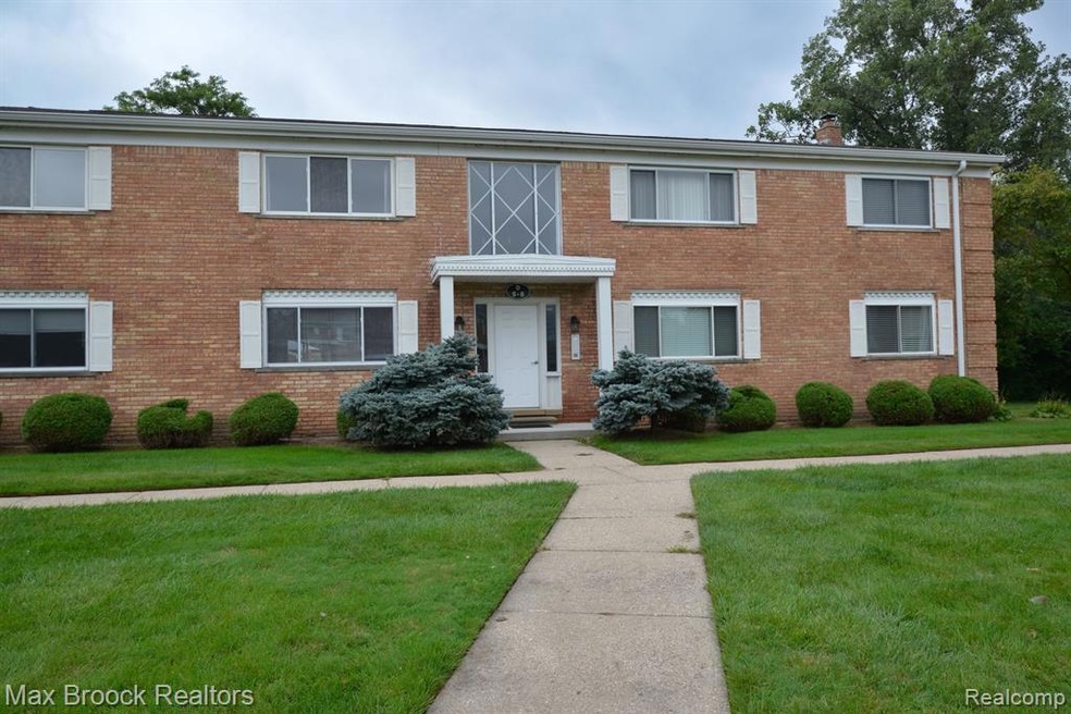 801 W Long Lake Rd unit 6, Bloomfield Hills, MI 48302 - photo 1