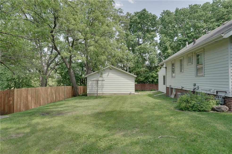 2141 SE 5th St, Des Moines, IA 50315 - photo 1