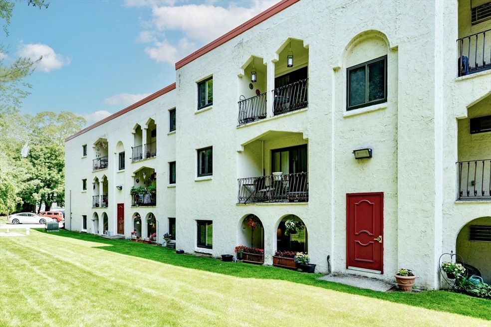 500 Fellsview Terrace unit 502, Stoneham, MA 02180 - photo 1