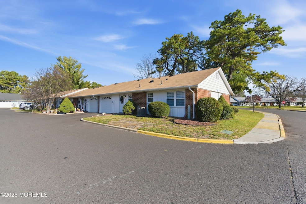 1015A Aberdeen Dr unit A, Lakewood, NJ 08701 - photo 1