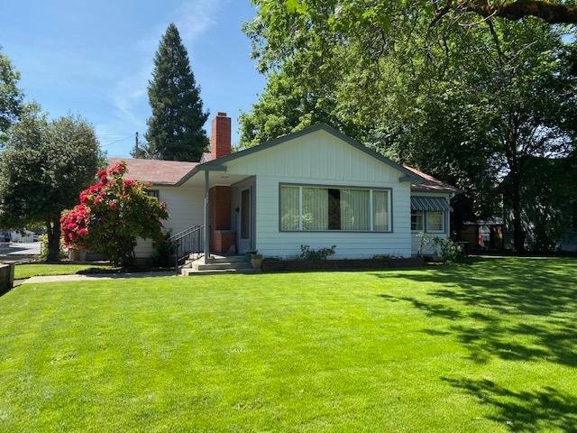 325 SW Burgess St, Grants Pass, OR 97526 - photo 1