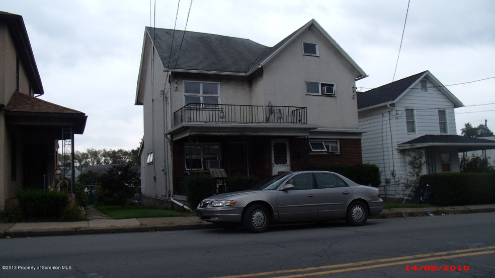 722 S 724 Main St, Old Forge, PA 18518 - photo 1