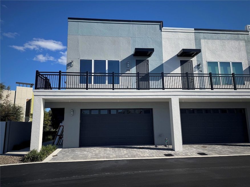 CORNER UNIT above Garage