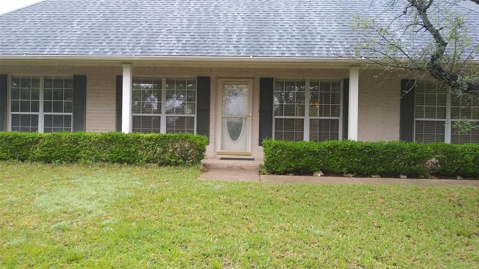 162 Heather Ridge Ct, Weatherford, TX 76085 - photo 1