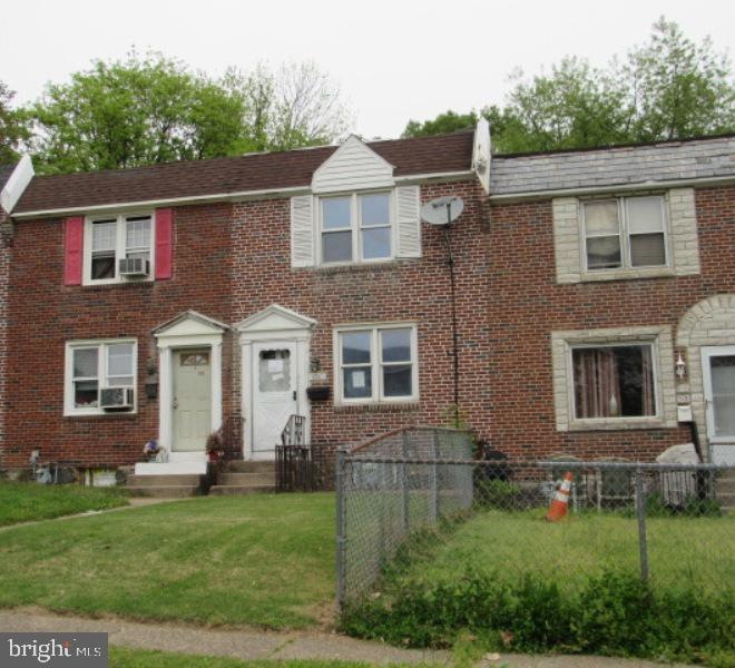 1215 Crestview Rd, Darby, PA 19023 - photo 1