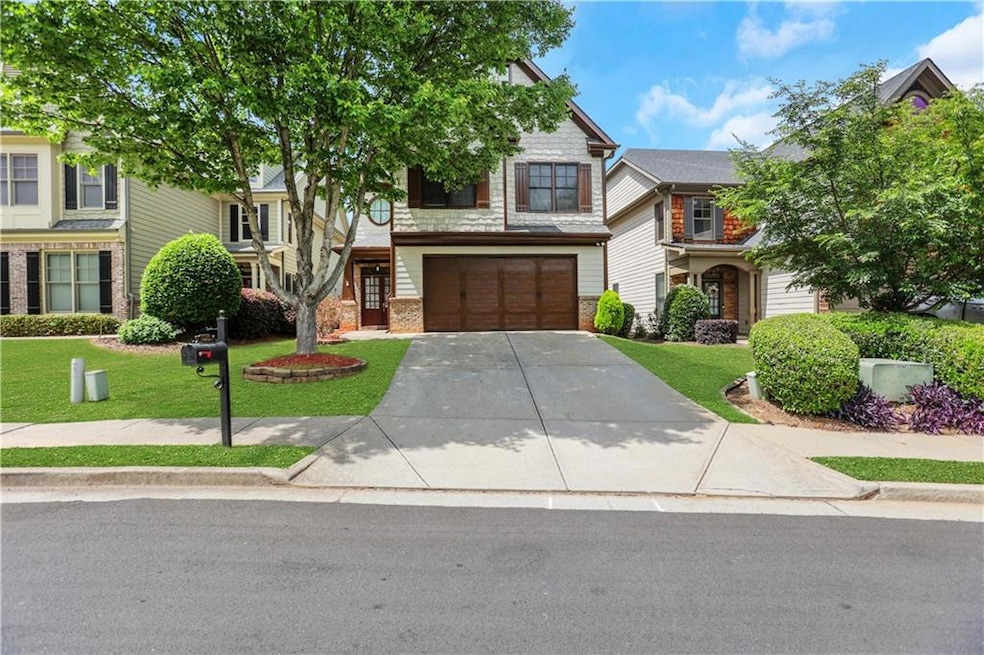 Craftsman-style home featuring a front lawn, drive