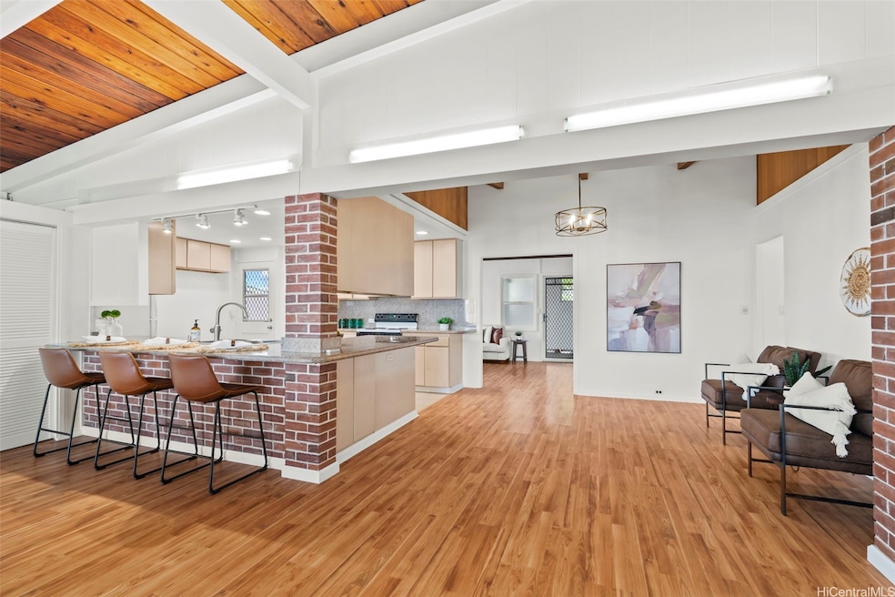  Open concept, large living area with lots of open