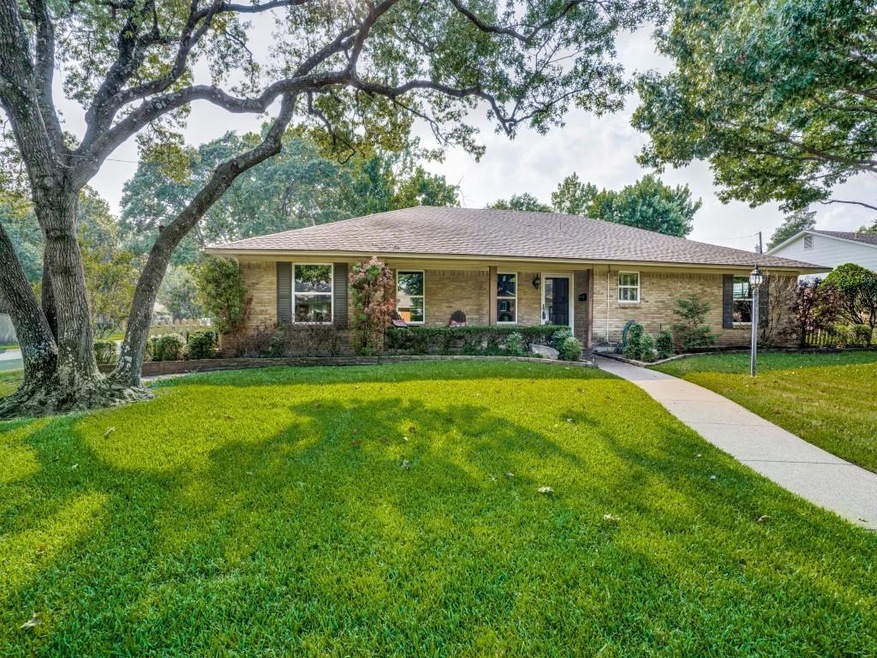 10421 Countess Dr, Dallas, TX 75229 - photo 1