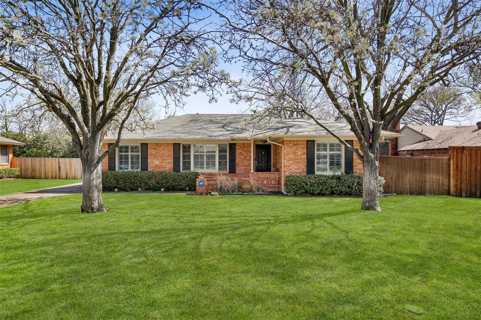 5204 Rexton Ln, Dallas, TX 75214 - photo 1