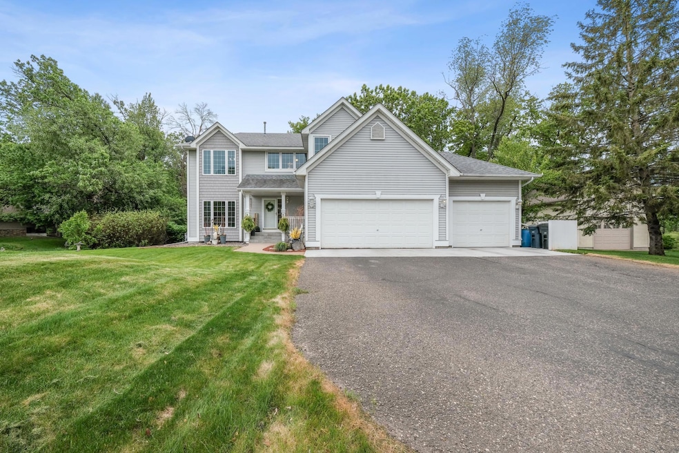 For Sale $584,900 • Co-Listing Agent