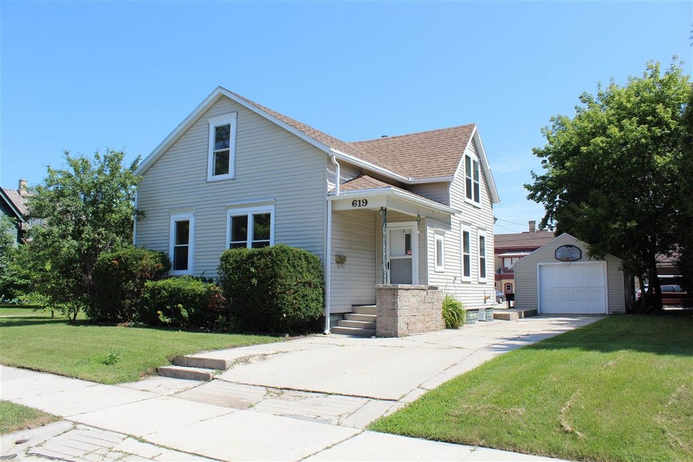 619 N 9th St, Manitowoc, WI 54220 - photo 1