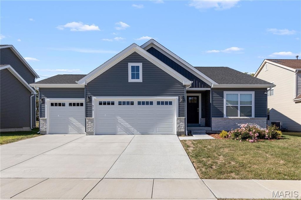 973 Brookfield Chase Ct, Florissant, MO 63031 - photo 1