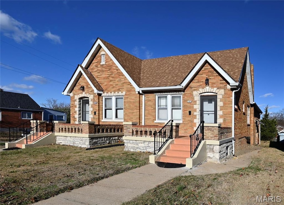 737 Cumberland Dr, Saint Louis, MO 63125 - photo 1