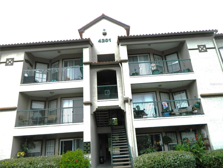ENTRANCE BUILDING 4201 APT 1302
