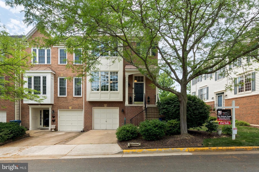 43123 Holtby Square, Chantilly, VA 20152 - photo 1