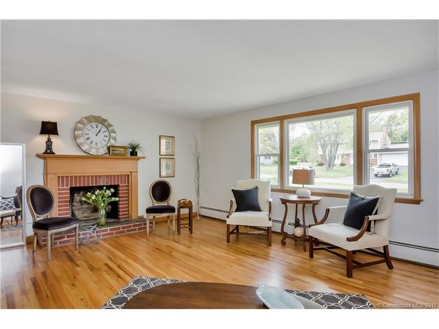 150 Carriage Hill Dr, Wethersfield, CT 06109 - photo 1