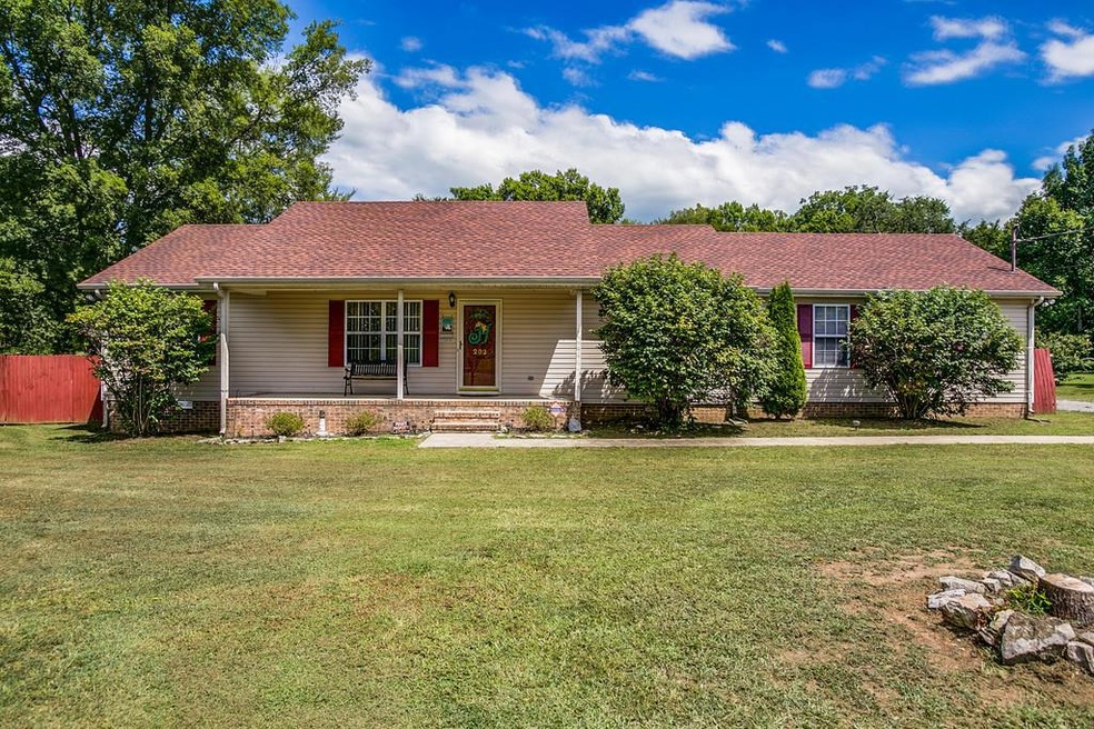 202 Cessna Ln, Shelbyville, TN 37160 - photo 1