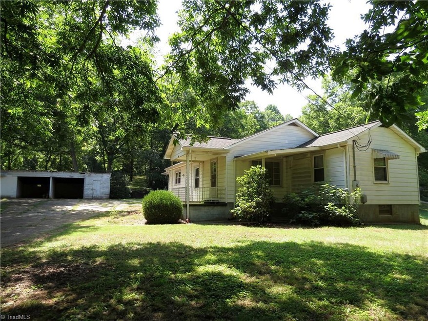 2127 Shelton Ave, Statesville, NC 28677 - photo 1