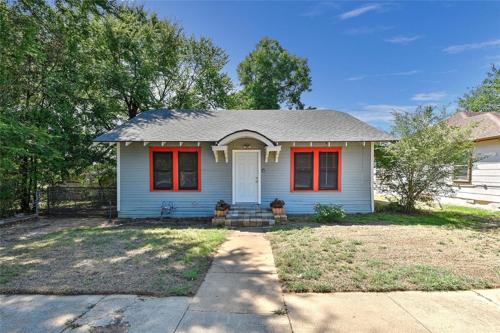 608 W Murray St, Denison, TX 75020 - photo 1