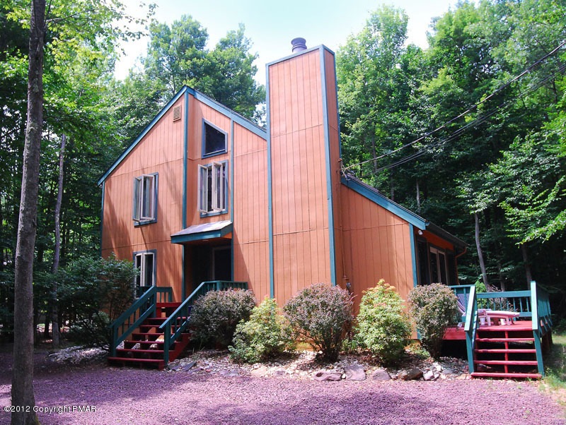 160 Cumberland Rd, Pocono Pines, PA 18350 - photo 1