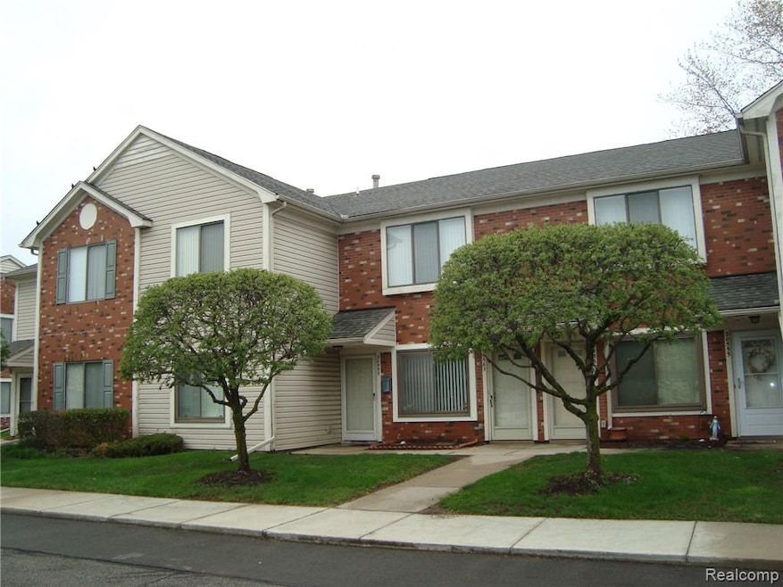 30565 Hidden Pines Ln unit 94, Roseville, MI 48066 - photo 1