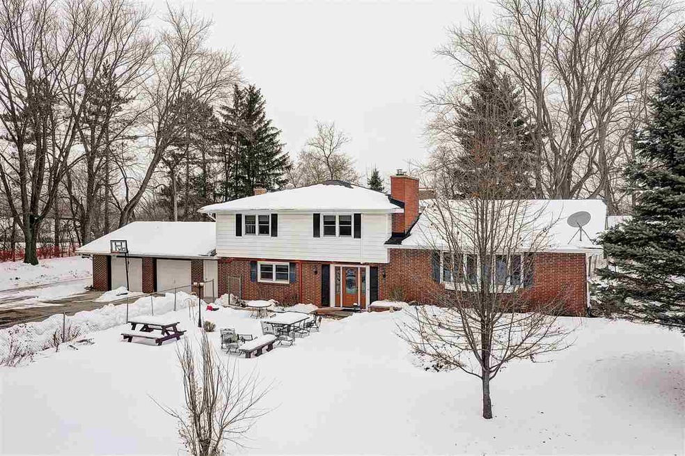 4696 Schneider Dr, Oregon, WI 53575 - photo 1