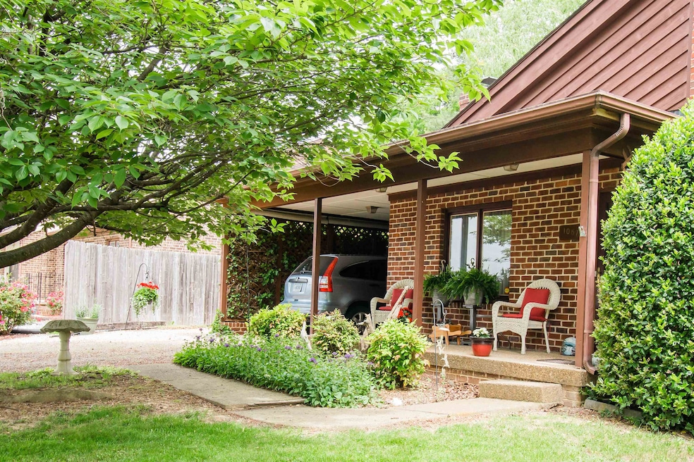 1067 Rosedale Dr, Harrisonburg, VA 22801 - photo 1