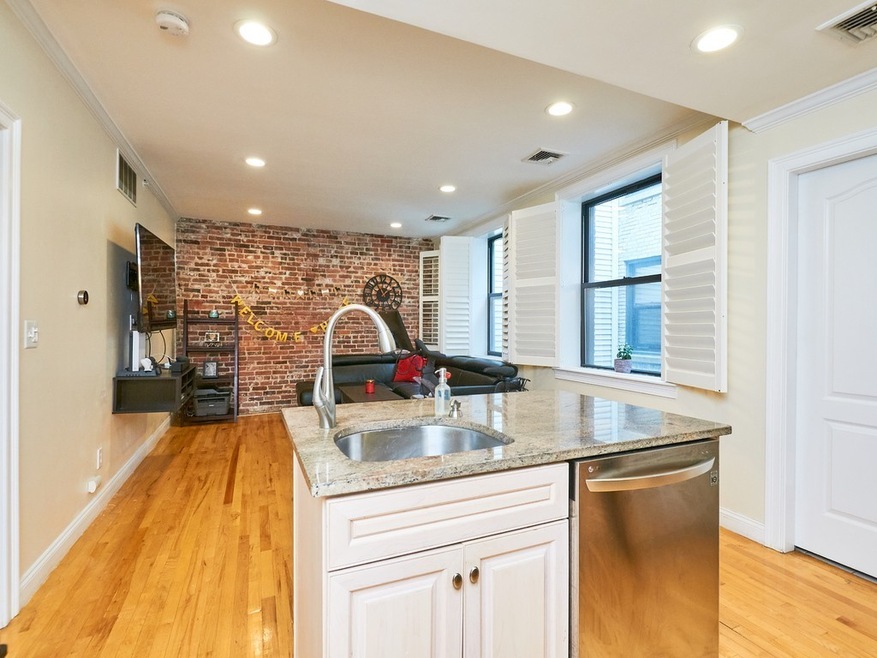 454 Hanover St unit 6, Boston, MA 02113 - photo 1