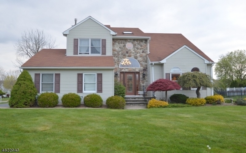 14 Lindbergh Ln, Succasunna, NJ 07876 - photo 1