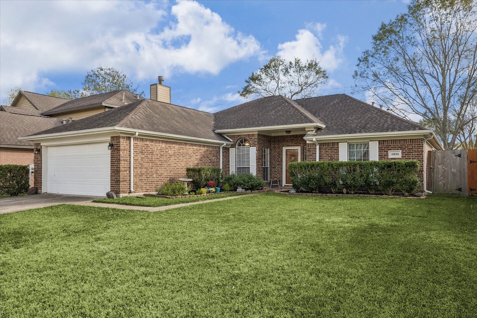 2913 Paisley Meadow Dr, League City, TX 77573 - photo 1