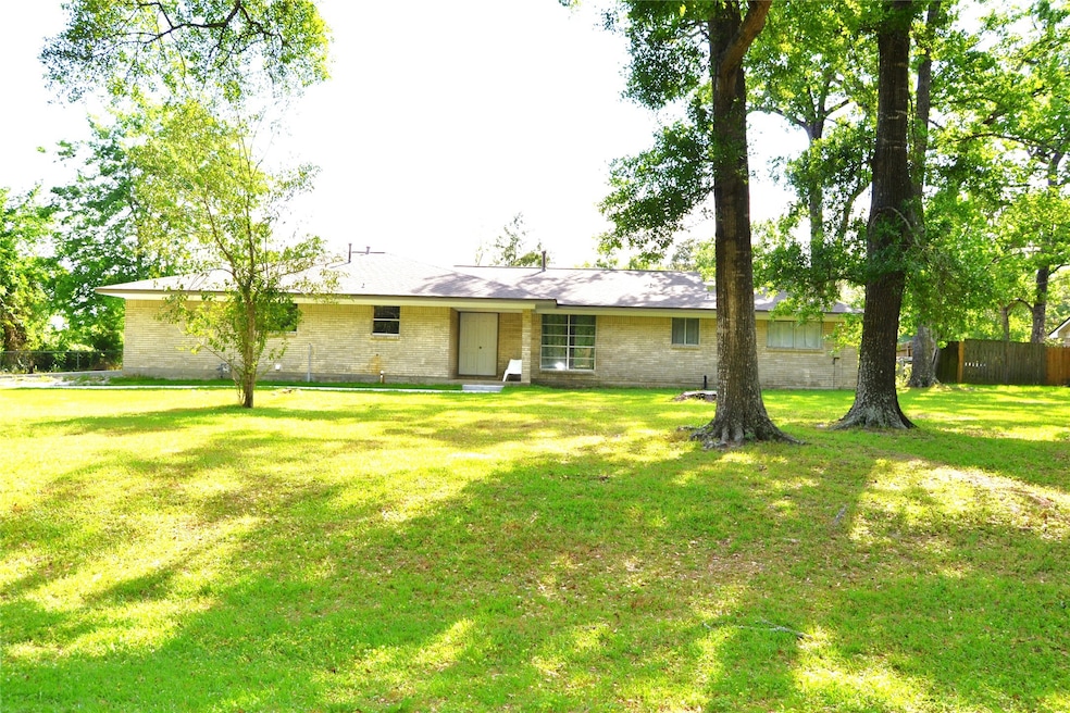 BRAND NEW ROOF AND DRIVEWAY!